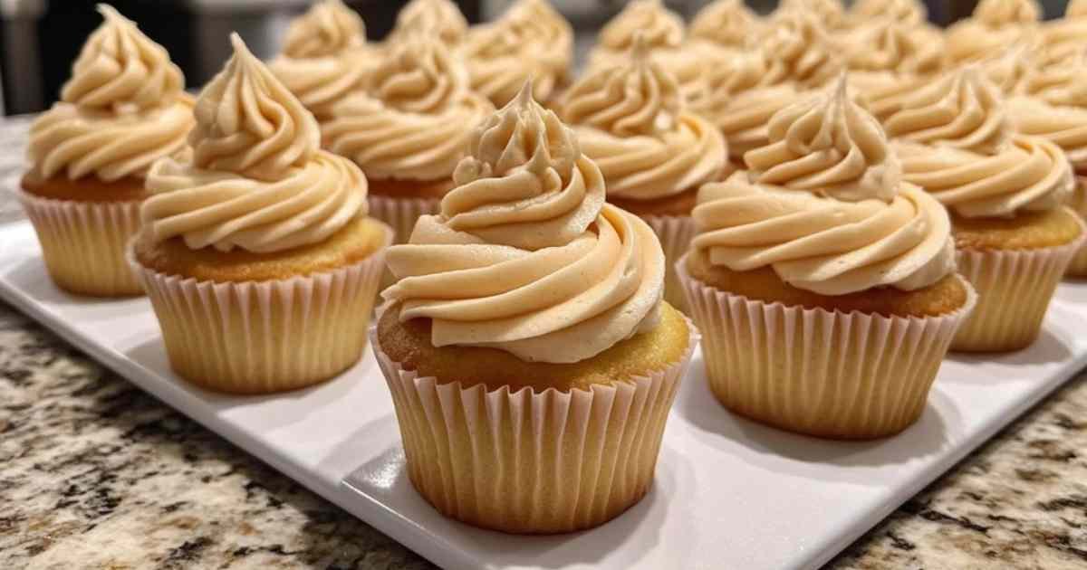 Cupcakes au beurre de beer avec glaçage crémeux doré