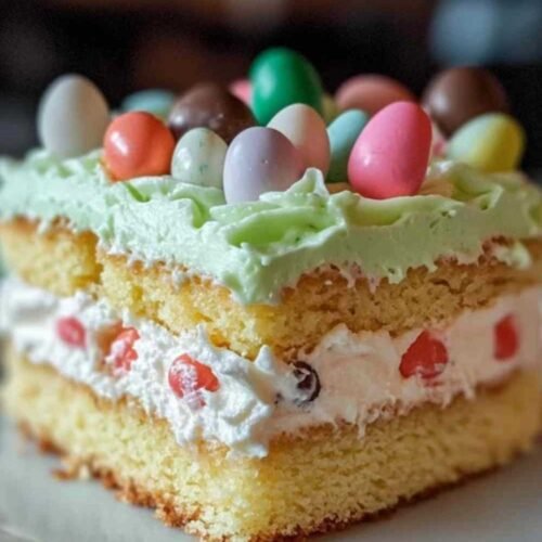 Préparation des trous dans le gâteau poke de Pâques