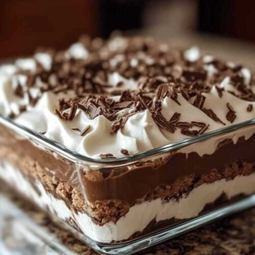 Préparation de la base d’Oreos pour lasagne au chocolat