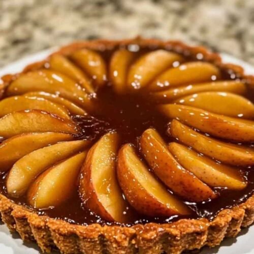 Préparation du caramel pour tarte tatin dans une casserole