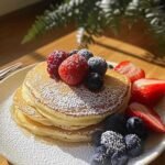 Pancakes Kodiak moelleux garnis de fruits rouges et sirop d’érable