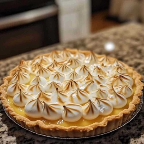 Tarte au citron meringuée maison avec meringue dorée