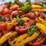 Poivrons en train d’être grillés au four pour une salade fraîche