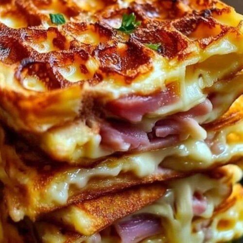 Préparation de la pâte pour gaufres salées avec ajout de jambon et fromage
