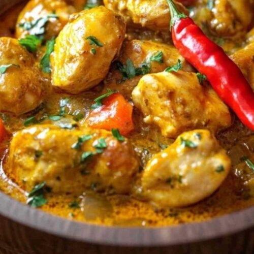 Poulet coco antillais et ses accompagnements traditionnels
