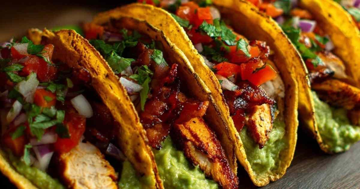 Préparation du guacamole pour tortillas tacos