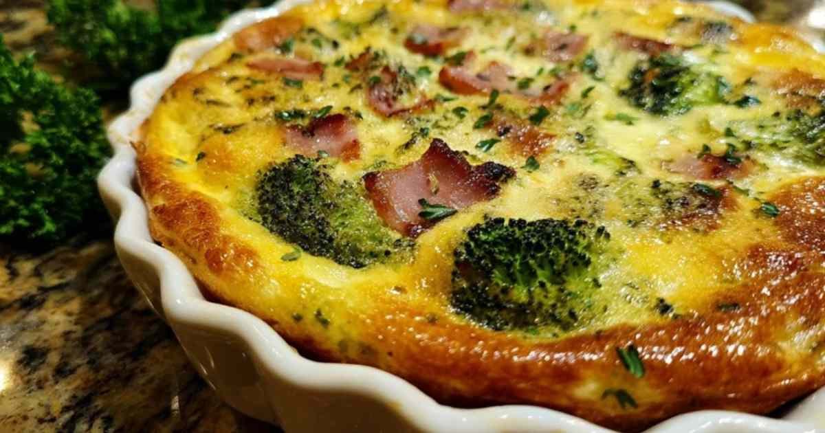 Ingrédients pour clafoutis au brocoli et jambon disposés sur un plan de travail
