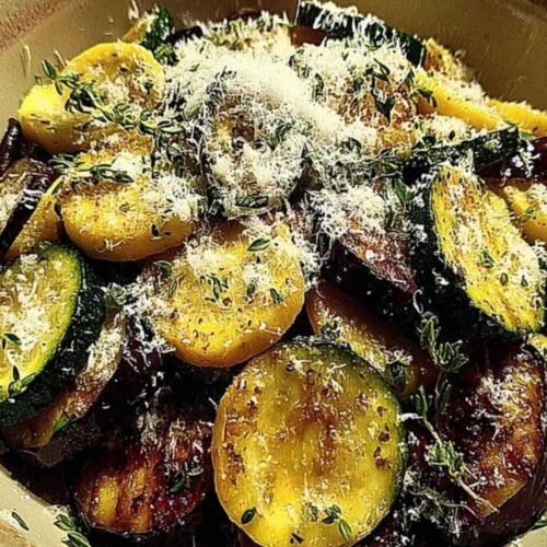 Préparation des légumes pour la recette de courges et aubergines poêlées