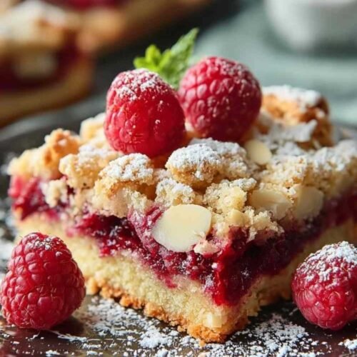 Carrés aux framboises et amandes coupés en portions
