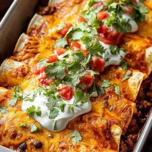 Enchiladas au bœuf haché gratinées dans un plat de cuisson
